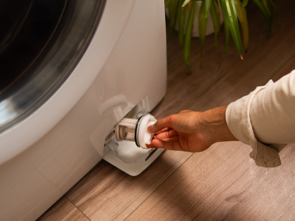 گیر کردن تایمر لباسشویی ال جی به علت کثیفی فیلتر تخلیه